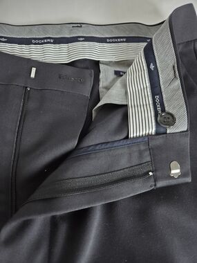 36"x30" DOCKERS DRESS SLACKS..Black.